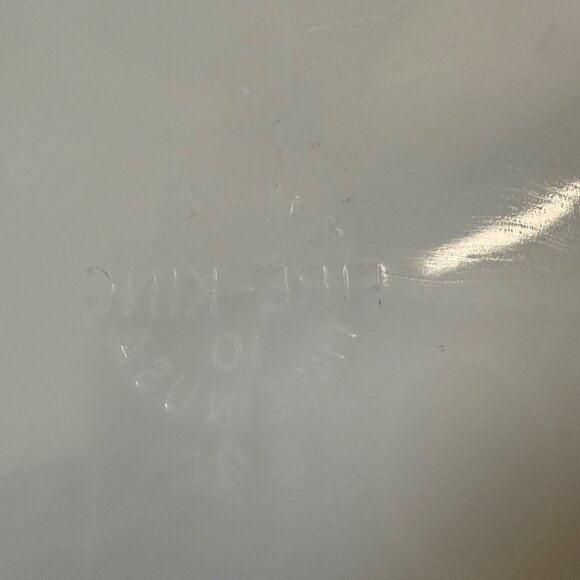 Vintage‎ Fire-King Primrose Casserole Dish with Lid White Milk Glass USA 2 Quart - Picture 5 of 6